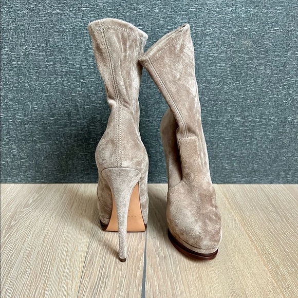 Casadei Bootie’s in a Cream Suede in Size 36 - Picture 10 of 15